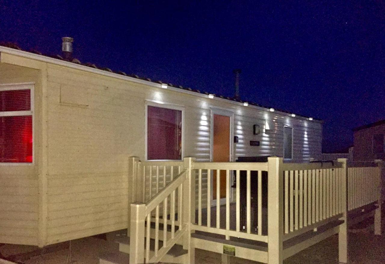 Calypso Hot Tub Breaks Tattershall Lakes Pet Friendly Eksteriør bilde