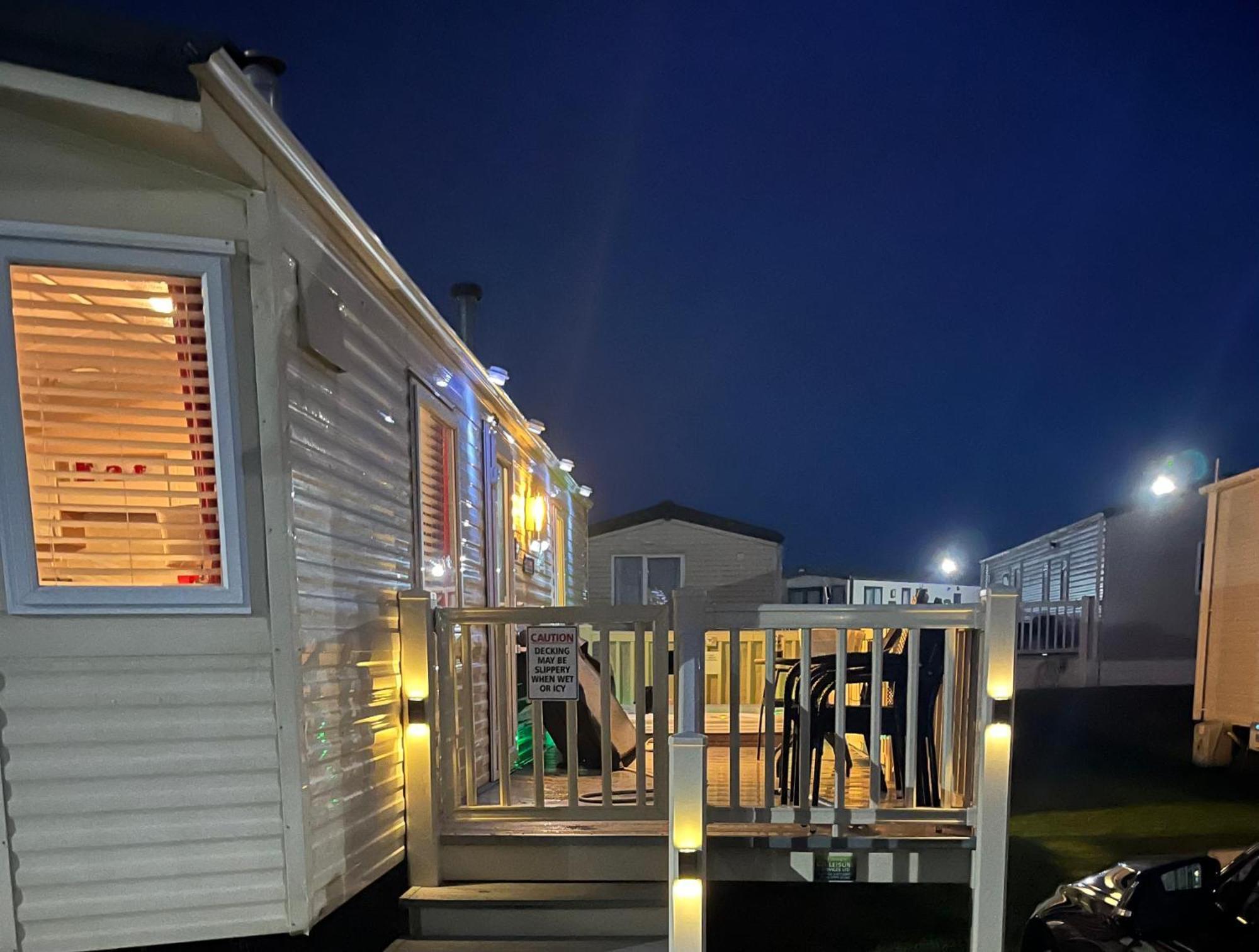 Calypso Hot Tub Breaks Tattershall Lakes Pet Friendly Eksteriør bilde
